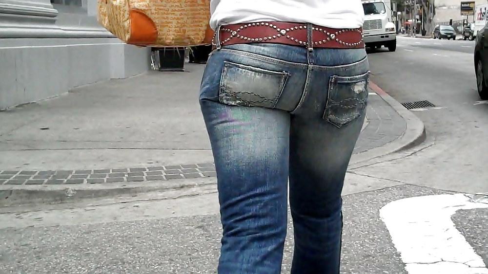 25P A few butts and crazy ass in jeans looking good