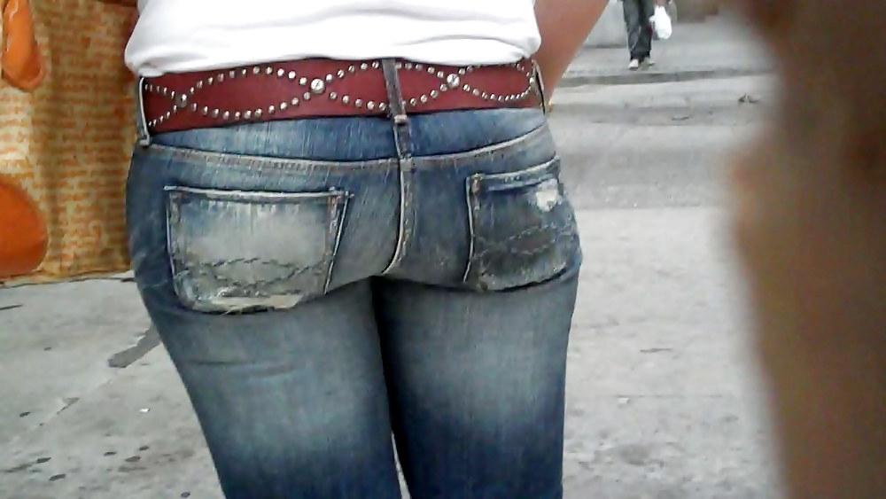 25P A few butts and crazy ass in jeans looking good