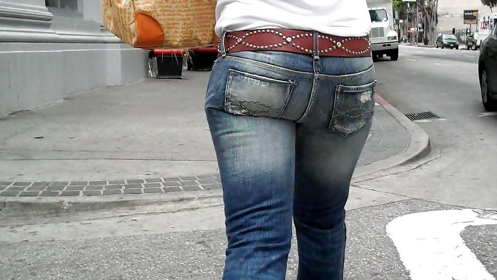 25P A few butts and crazy ass in jeans looking good