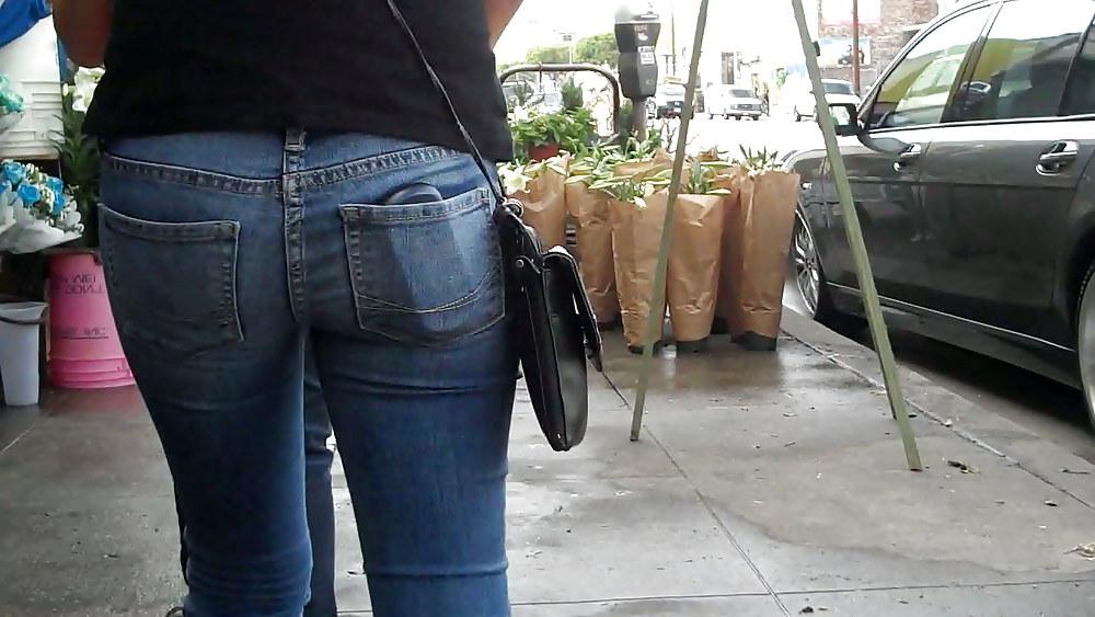 25P A few butts and crazy ass in jeans looking good