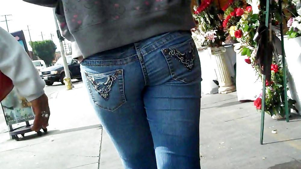 25P A few butts and crazy ass in jeans looking good