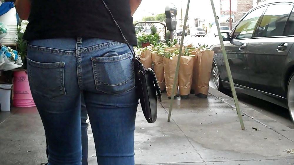 25P A few butts and crazy ass in jeans looking good