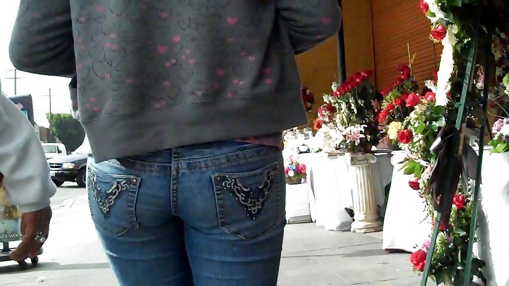 25P A few butts and crazy ass in jeans looking good