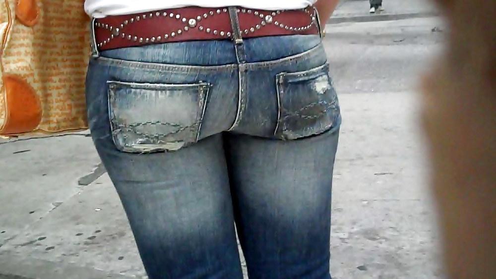 25P A few butts and crazy ass in jeans looking good