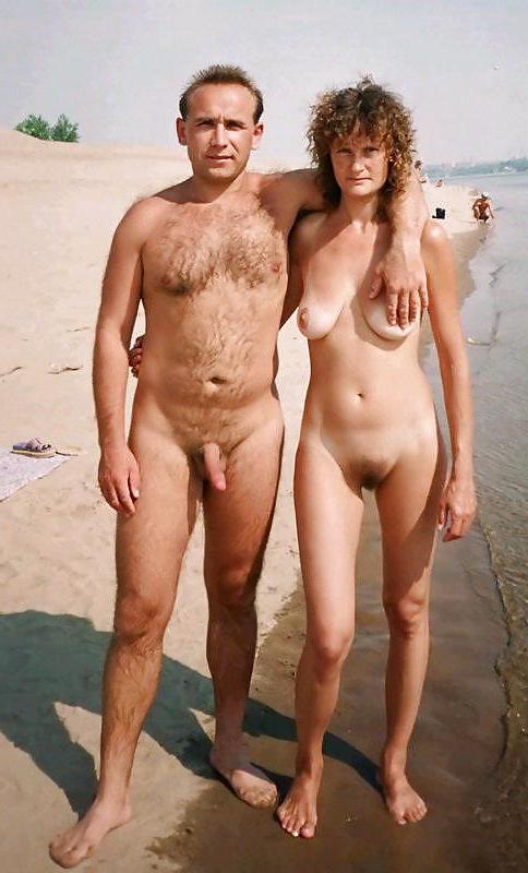20P Naked couple 16.
