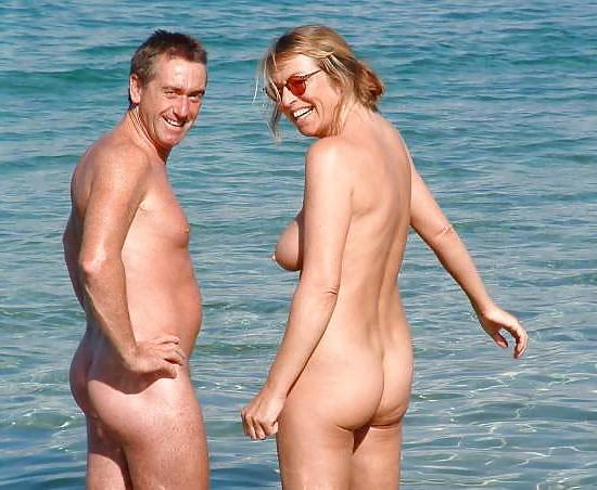 20P Naked couple 16.