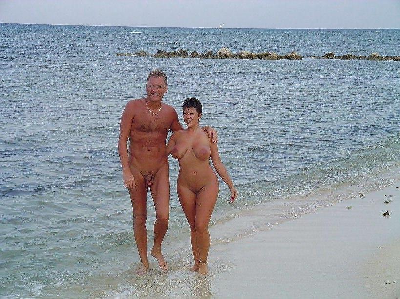 20P Naked couple 16.