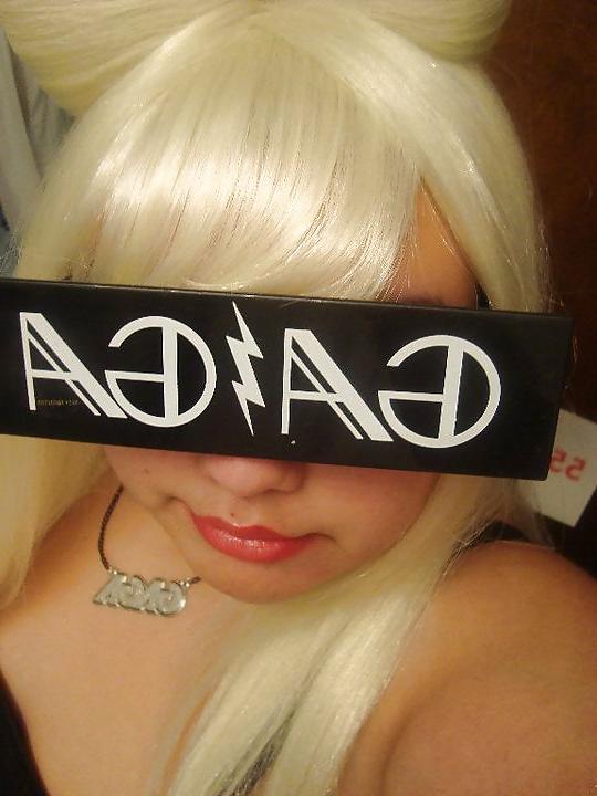 15P New pics, of me show me some love lol