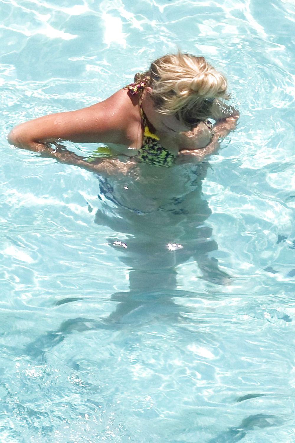 14P Jamie Lynn Spears in a Bikini at a Hotel Pool in Houston