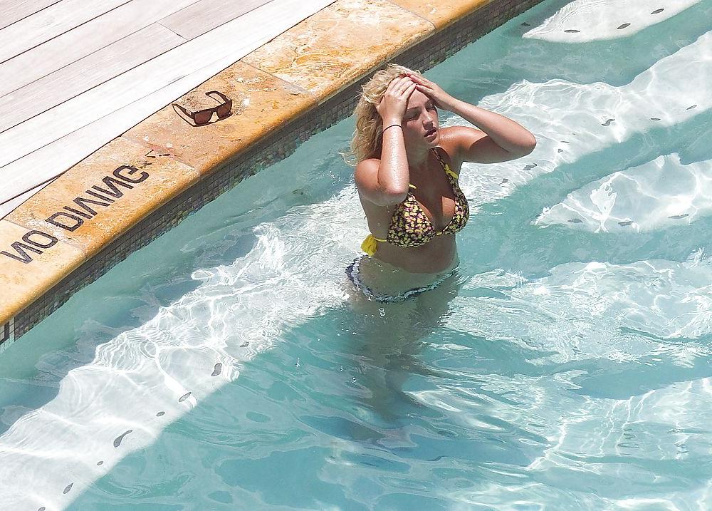 14P Jamie Lynn Spears in a Bikini at a Hotel Pool in Houston