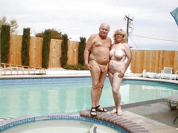 20P Naked couple 30.
