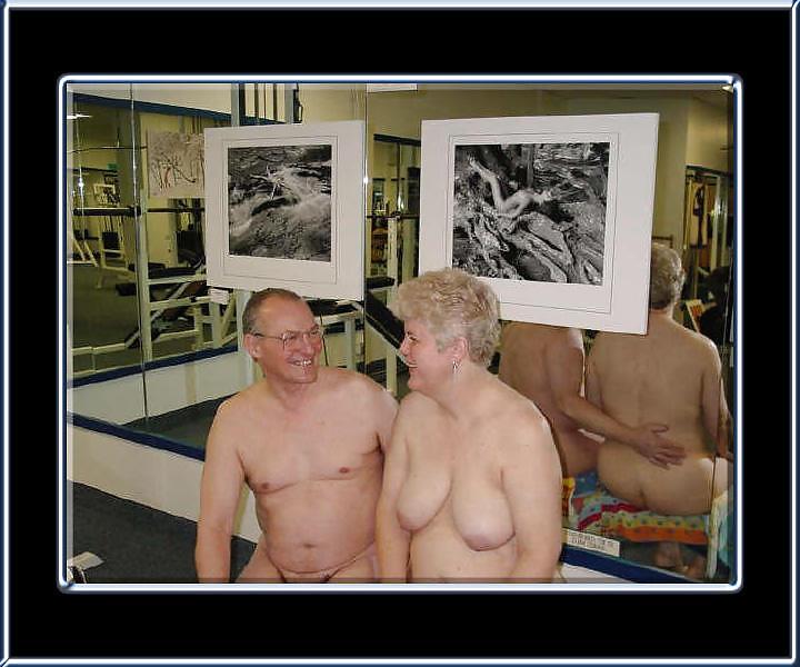 20P Naked couple 30.