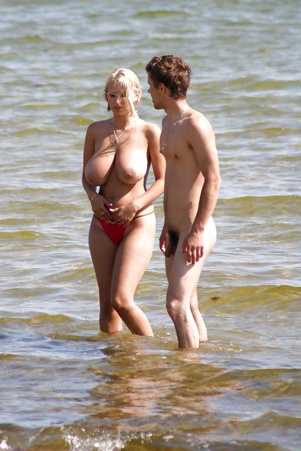 20P Naked couple 30.