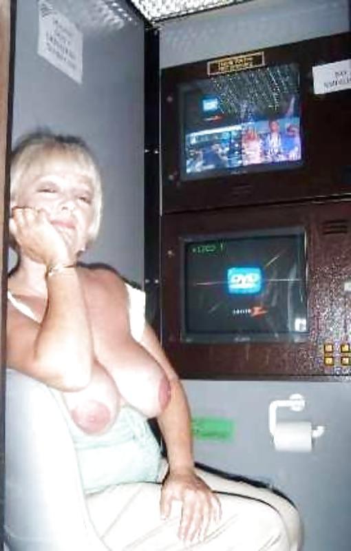 25P PORNO SHOP MOMS #1