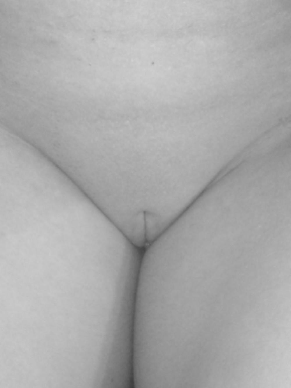 25P Black and white pussy closeups