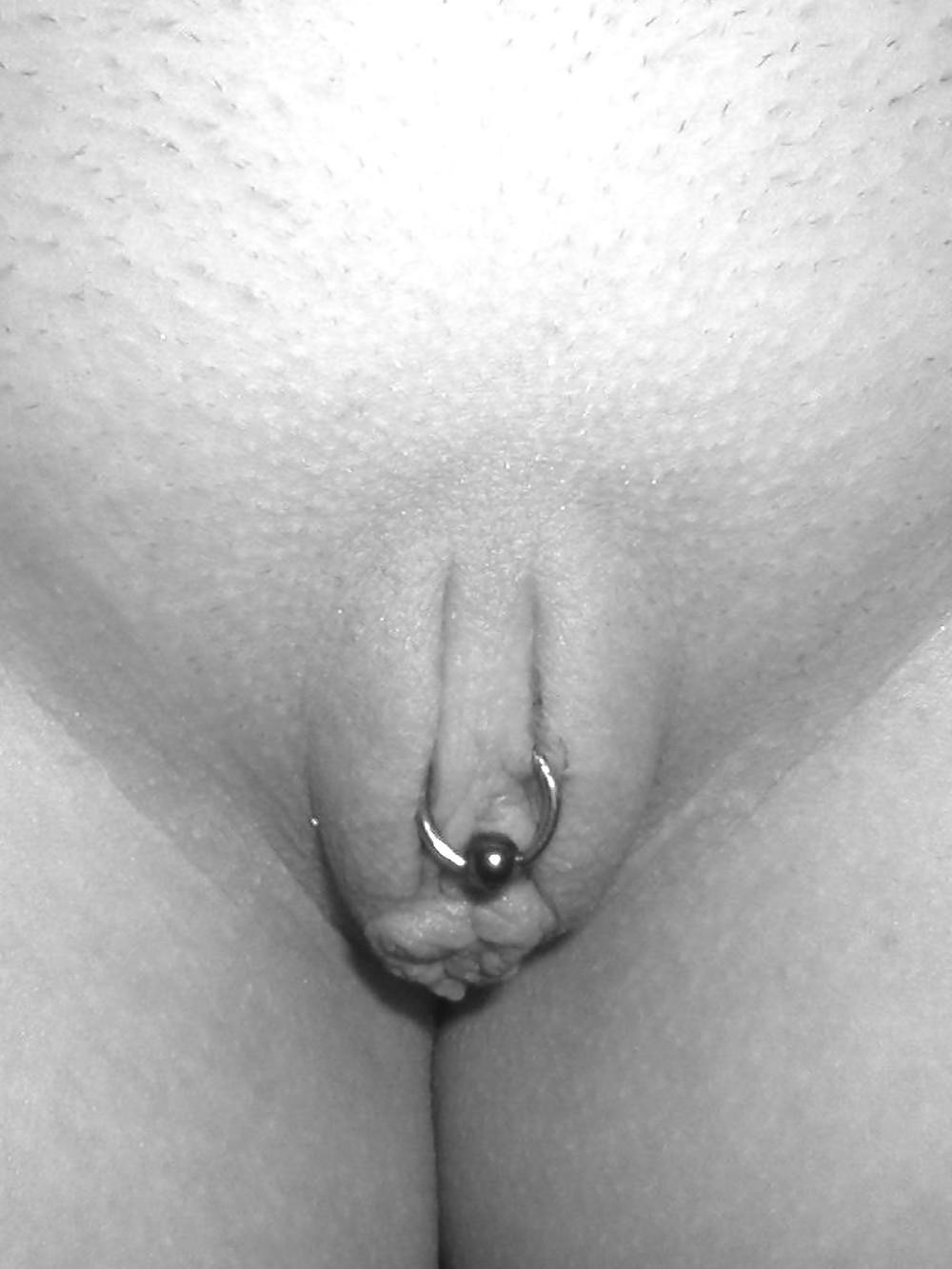 25P Black and white pussy closeups