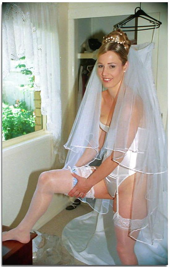 25P Wedding Brides- Partyhose-Stocking Upskirts, Oops!