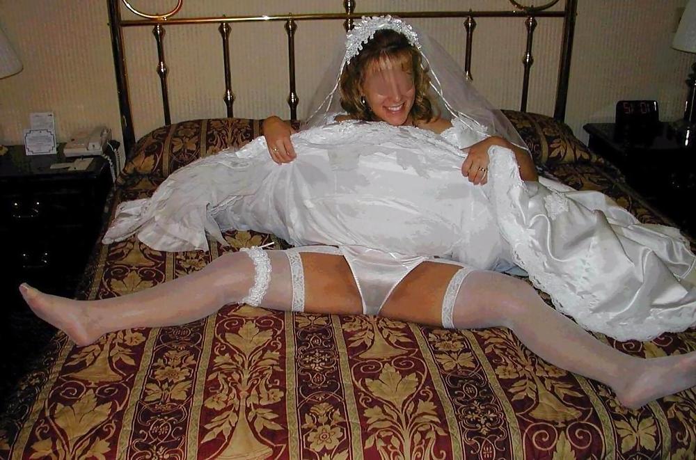 25P Wedding Brides- Partyhose-Stocking Upskirts, Oops!