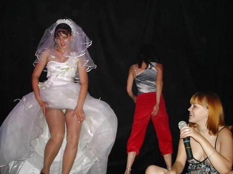 25P Wedding Brides- Partyhose-Stocking Upskirts, Oops!