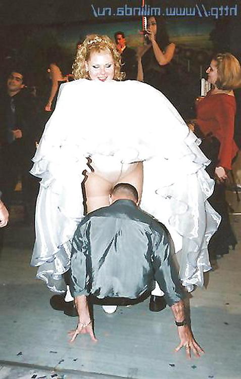 25P Wedding Brides- Partyhose-Stocking Upskirts, Oops!