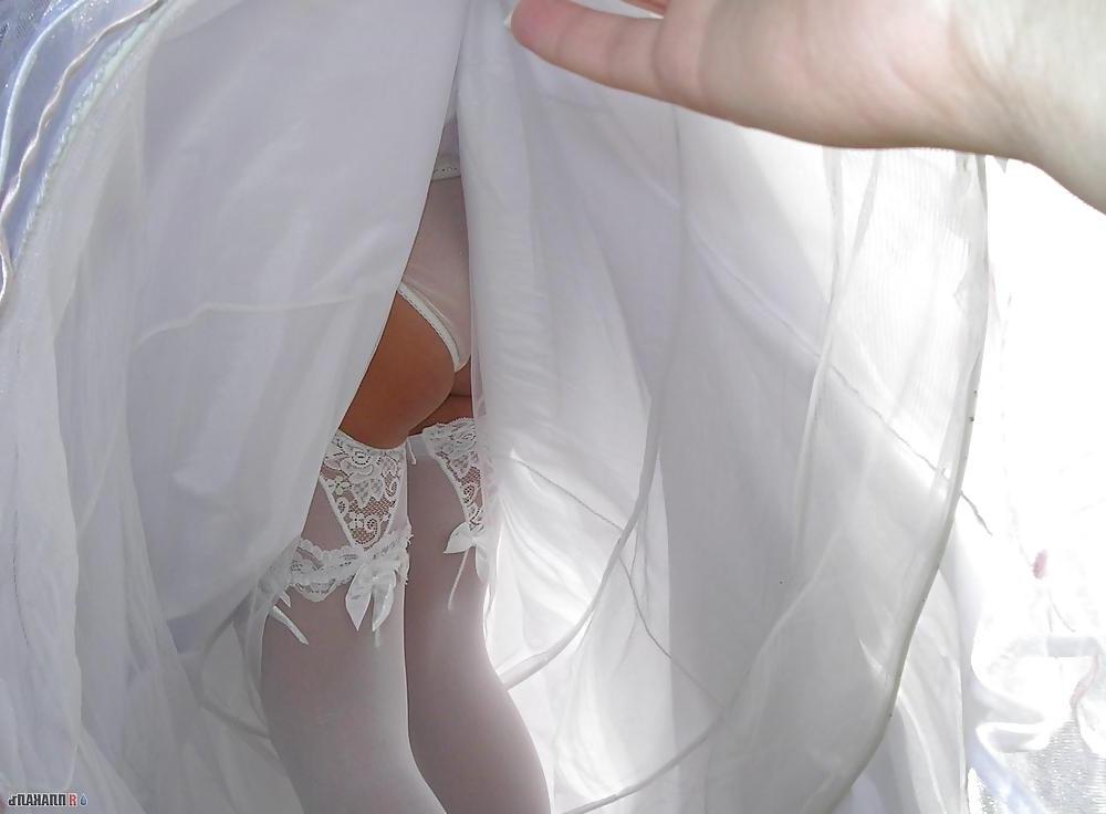 25P Wedding Brides- Partyhose-Stocking Upskirts, Oops!