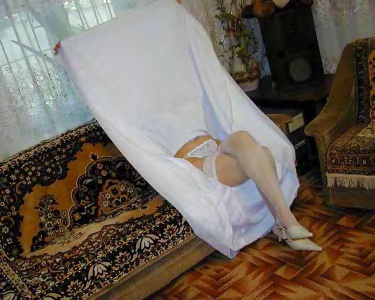 25P Wedding Brides- Partyhose-Stocking Upskirts, Oops!