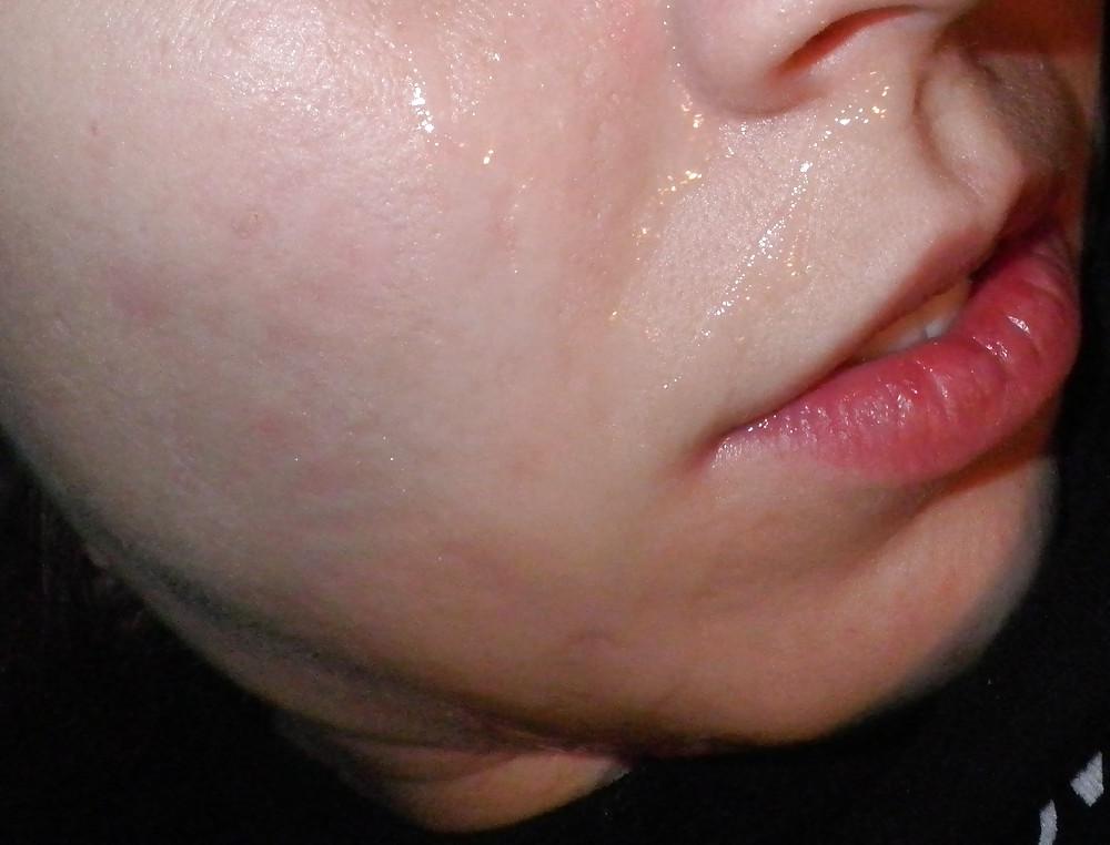 13P Fotos (CUM-FACE) de moqueada en la cara a borracha-dormida