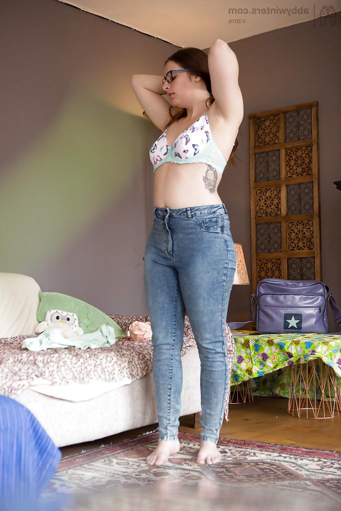16P Hidden voyeur cam films chick with hairy cunt pulling jeans over bare ass