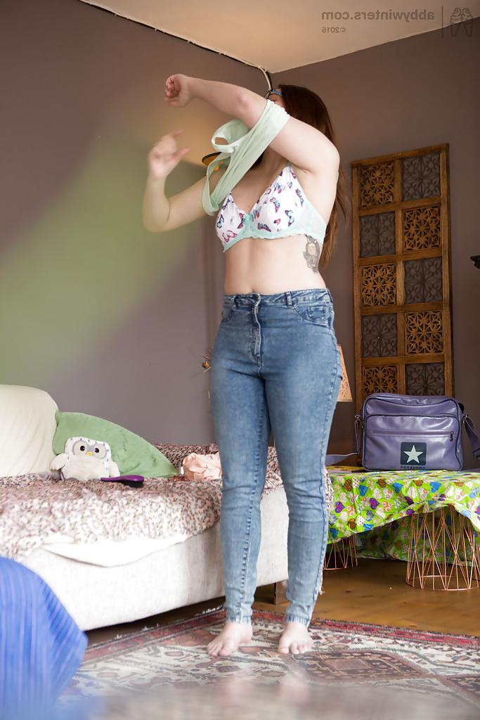 16P Hidden voyeur cam films chick with hairy cunt pulling jeans over bare ass
