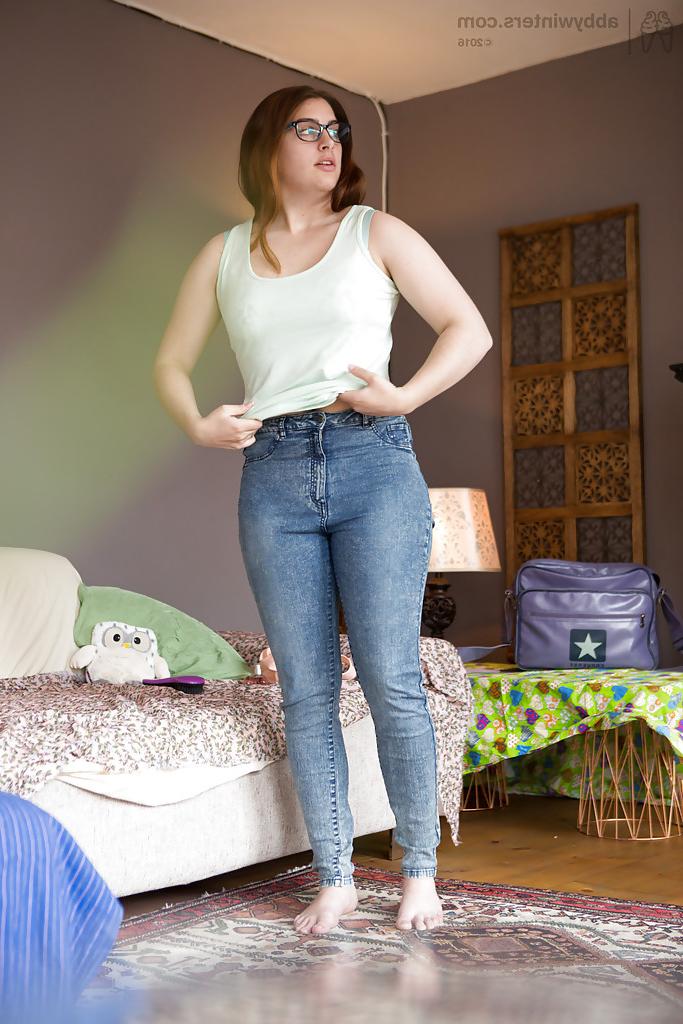16P Hidden voyeur cam films chick with hairy cunt pulling jeans over bare ass