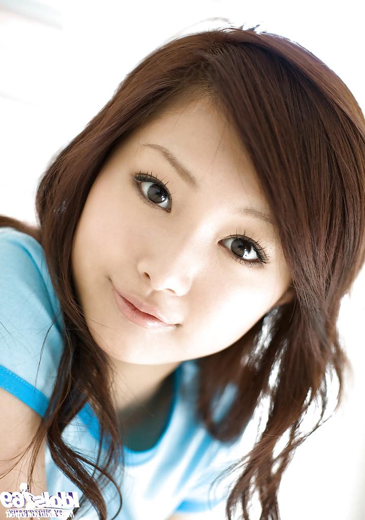 15P Seductive asian babe Suzuka Ishikawa slipping off her clothes
