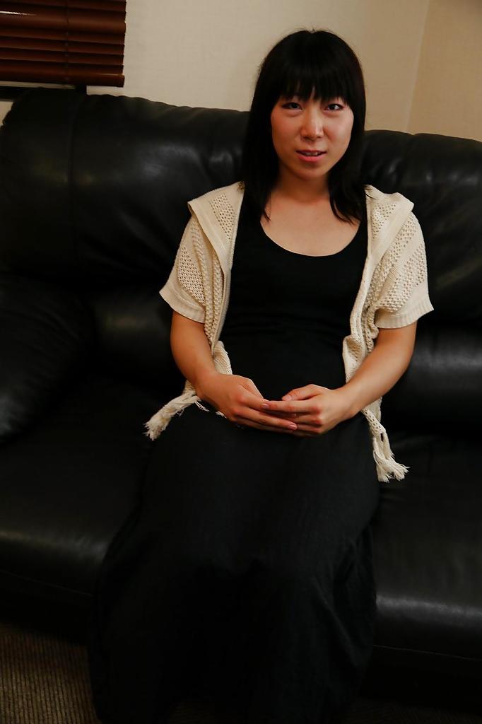 16P Mature Oriental housewife Aiko Kurita spreading for sexy white panty shots
