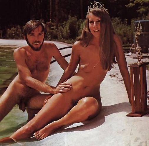 20P Naked couple 30.