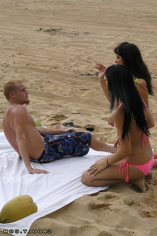 16P Lascivious girls getting their pussies shafted by a lucky dick