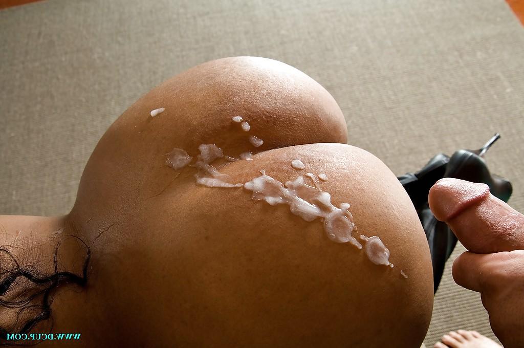 16P Die vollbusige Ebenholz-MILF Lacy Duvalle wird hart gefickt und spritzt ihr auf den Hintern
