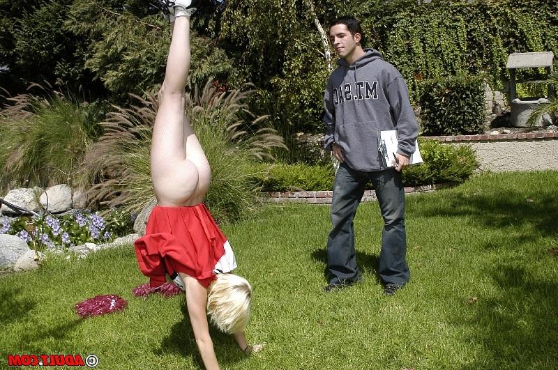 16P Nasty blonde cheerleader flashing her cooter at her audition