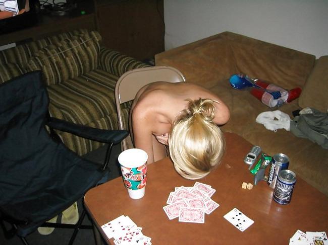 5P Pretty Girl lose Strip Poker Game