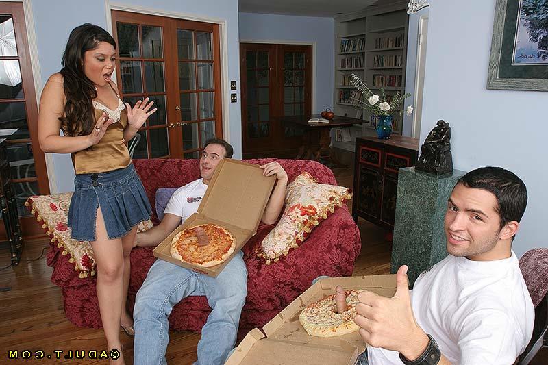 16P Stunning latina cougar has a fervent foursome with hung pizza-guys