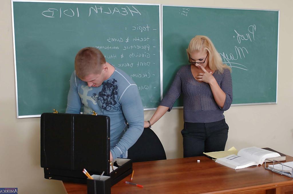 16P Cougar teacher Heidi Mayne takes part in a reality fuck scene
