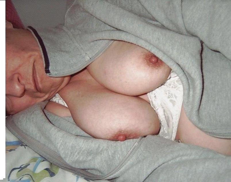 21P Fotos de mi suegra borracha y dormida