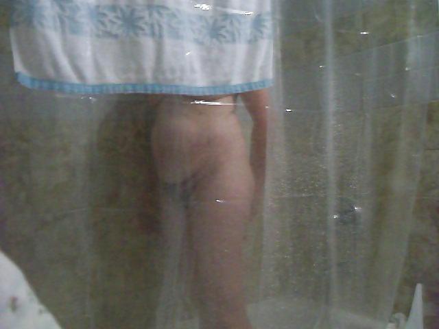 8P Wife in shower, nude