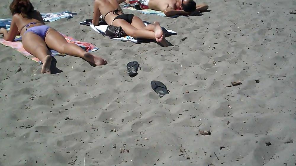 25P Beach butts & ass look fine today