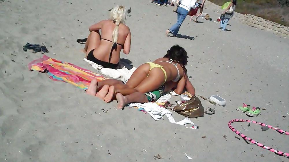 25P Beach butts & ass look fine today