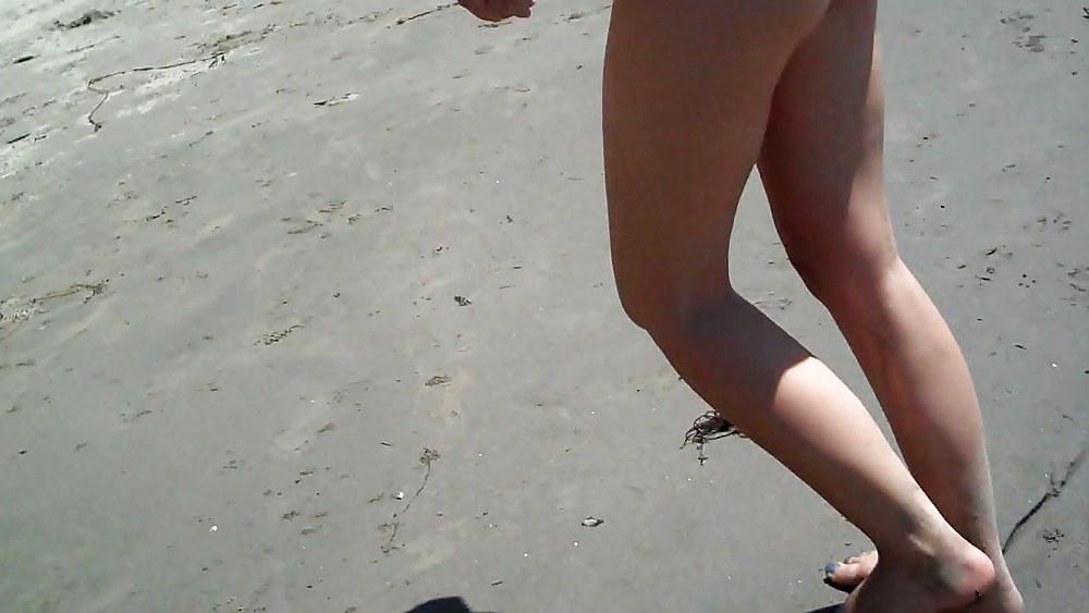 25P Beach butts & ass look fine today