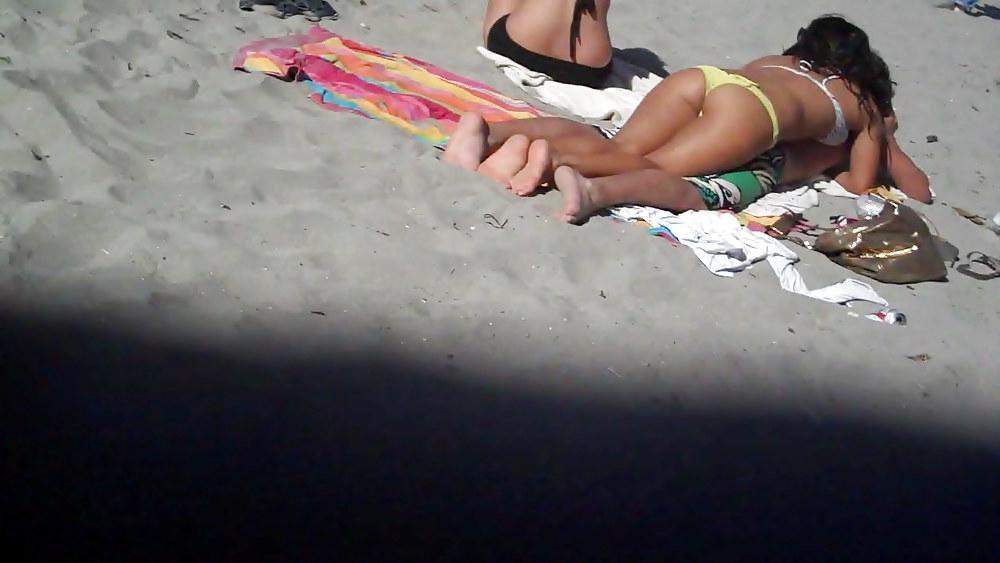 25P Beach butts & ass look fine today
