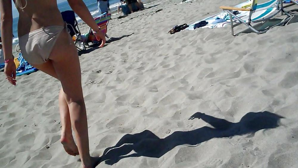25P Beach butts & ass look fine today