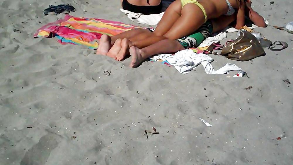 25P Beach butts & ass look fine today