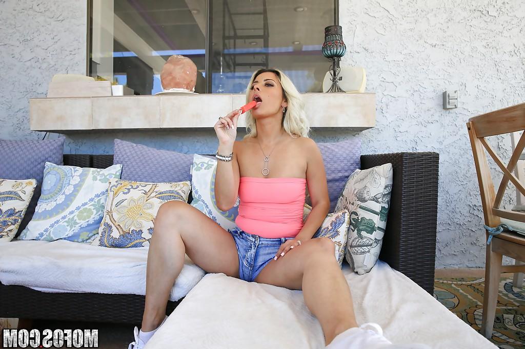 13P Blonde female Alana Luv rubbing popsicle all over exposed tits and nipples