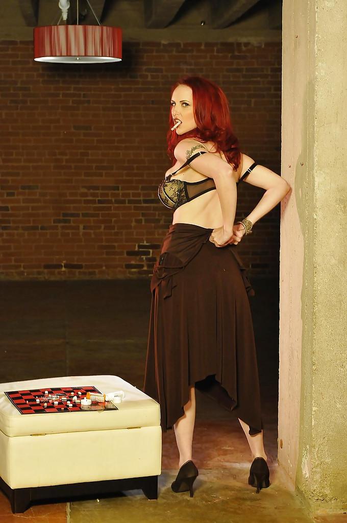 16P Steamy redhead MILF Mz Berlin uncovering her gorgeous curves