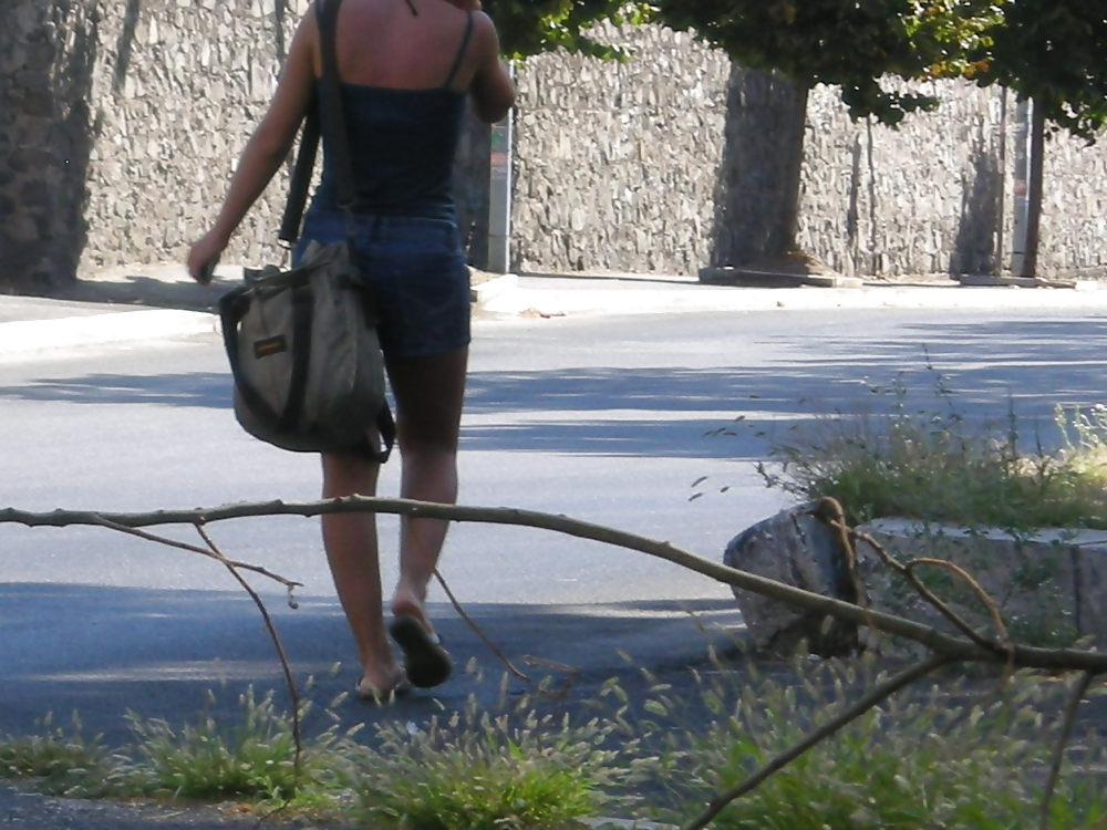 11P Roma upskirt